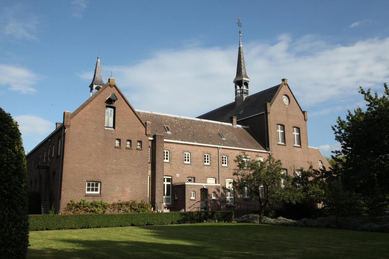 Отель Het Klooster Бреда Экстерьер фото